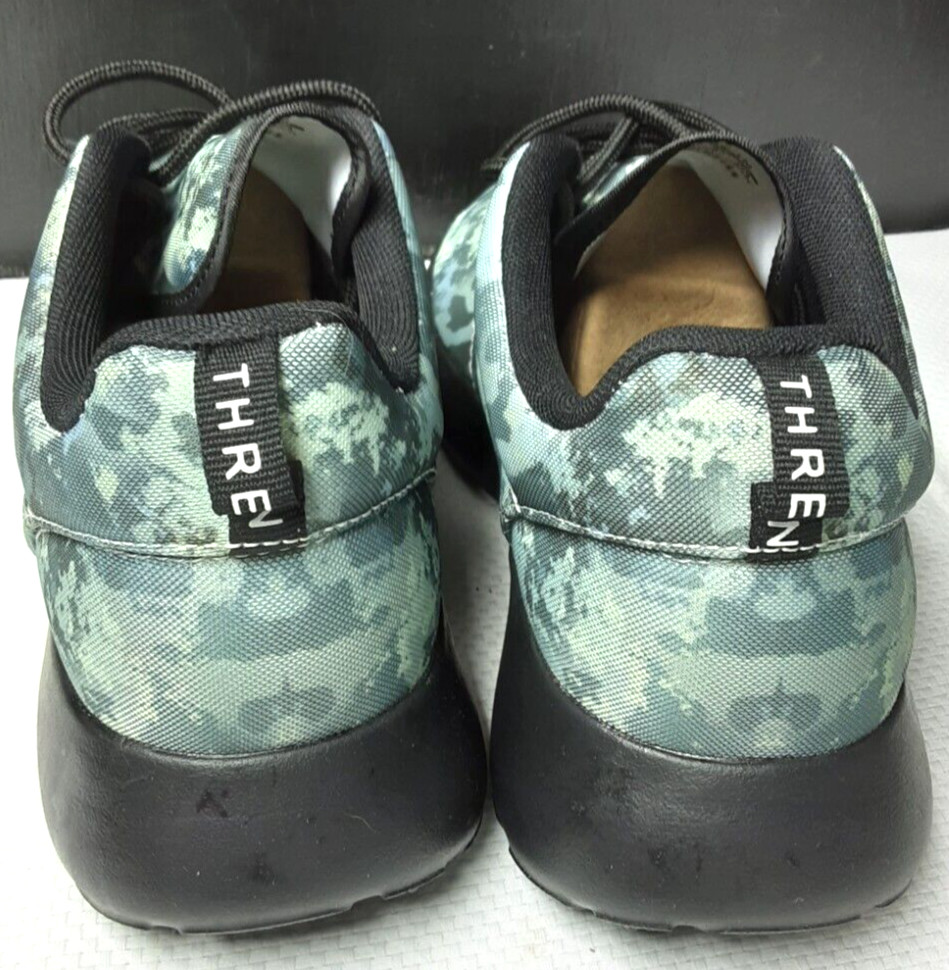 Three-in New England Patriots Camo Football Shoes men’s size 10.5