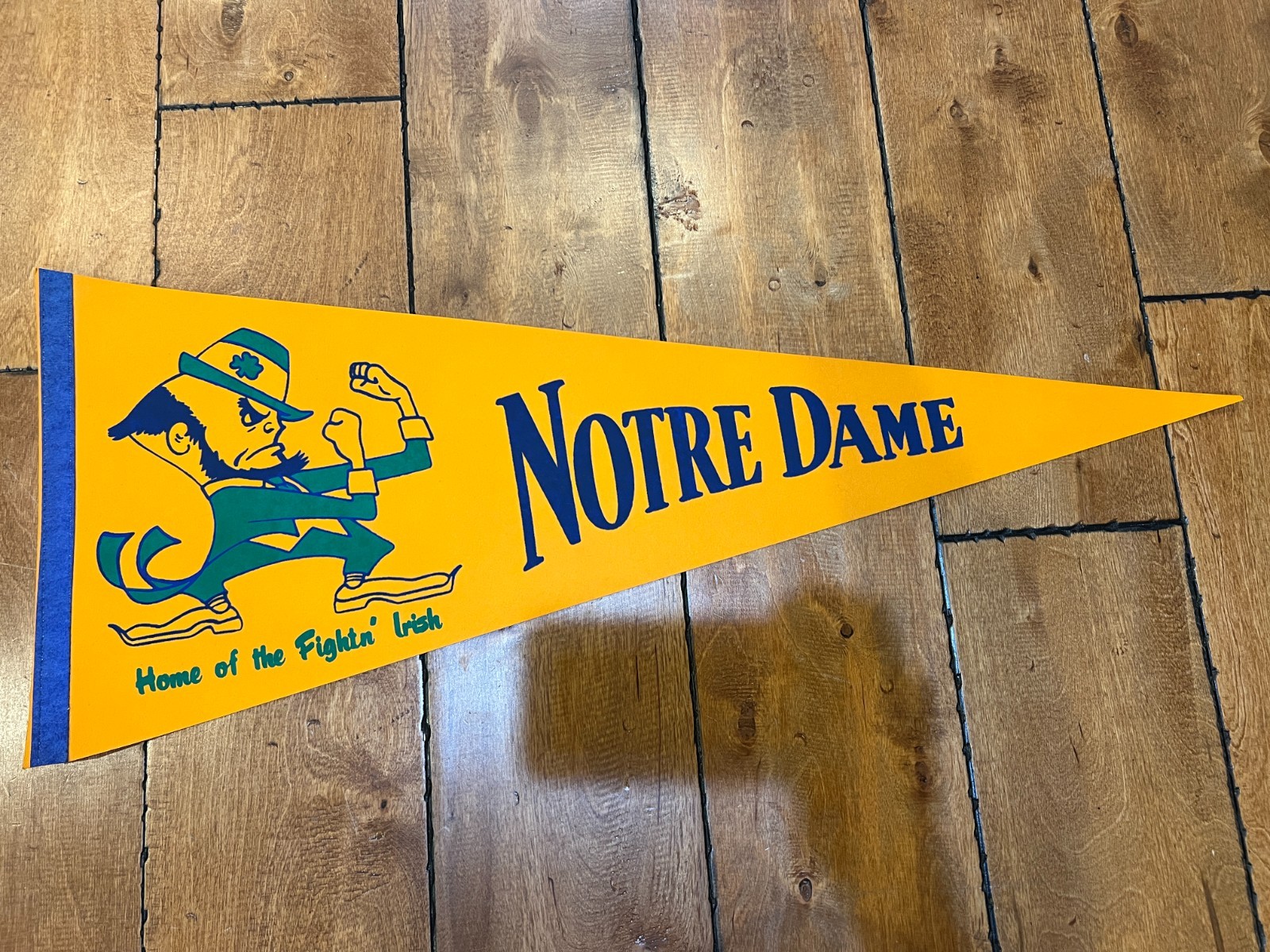 Notre Dame Vintage Fightin’ Irish Felt 30″ Pennant Football Yellow Blue RARE