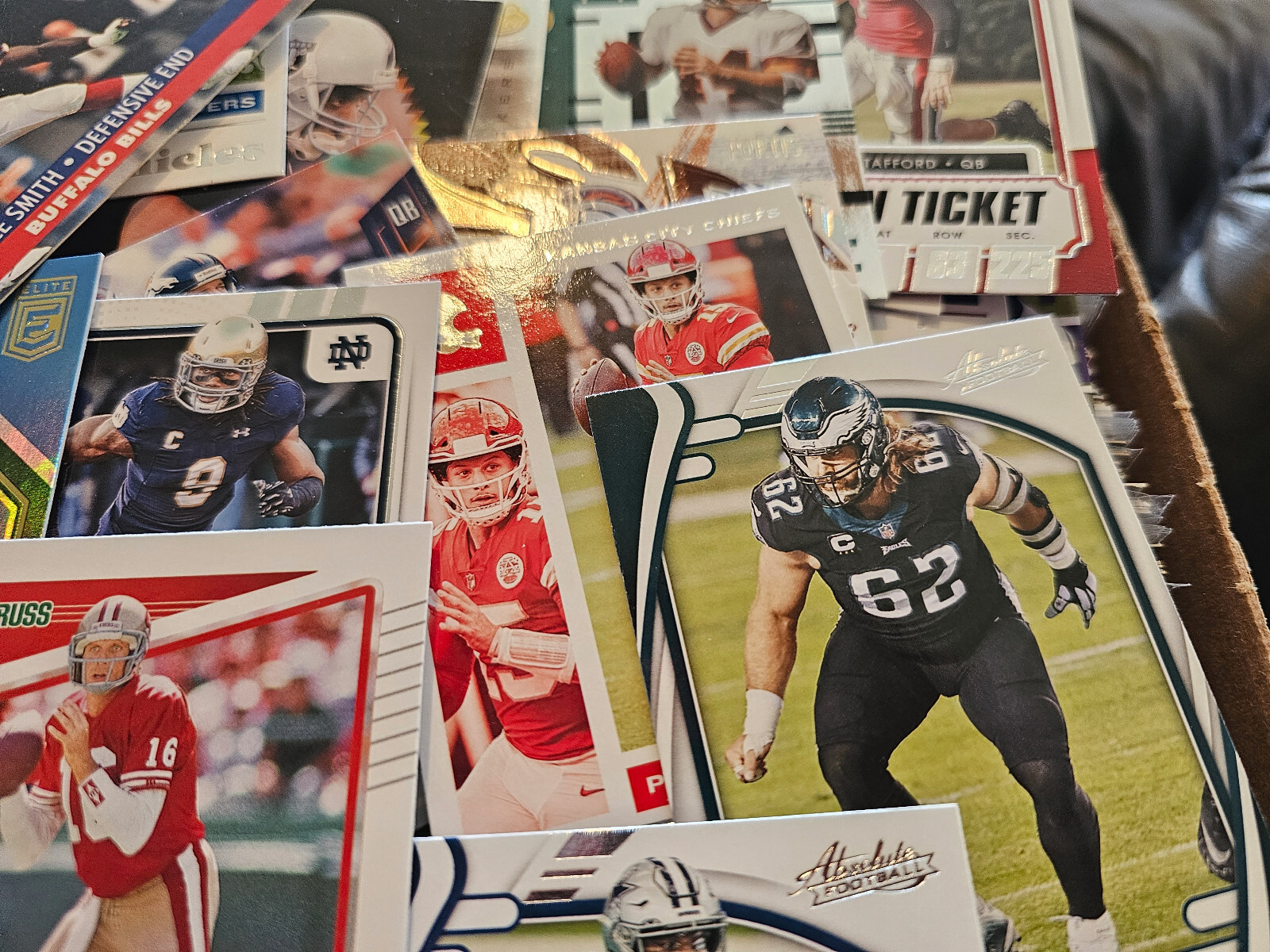 APPROX 3000 FOOTBALL CARDS VARY YEARS AND MAKES