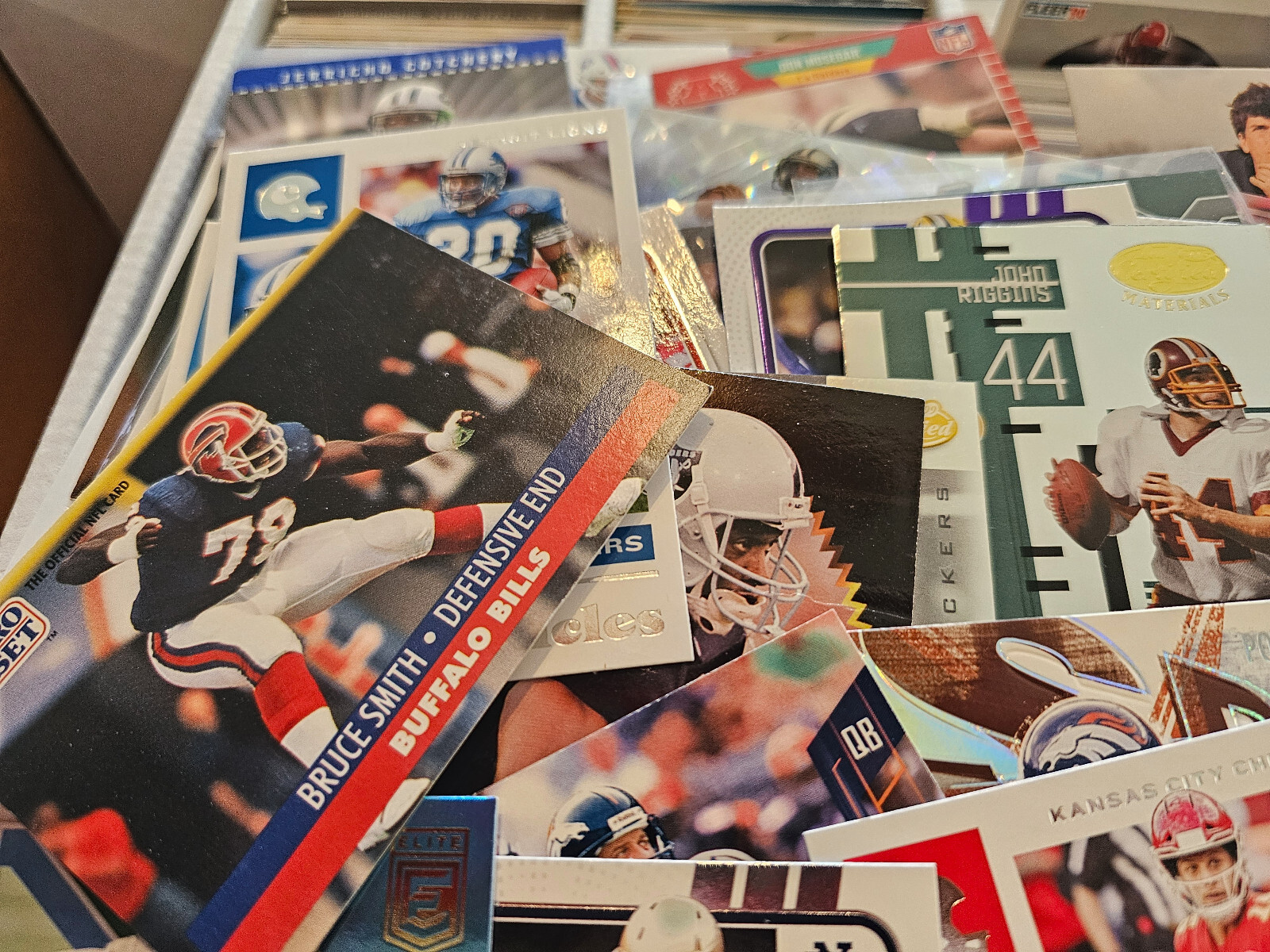 APPROX 3000 FOOTBALL CARDS VARY YEARS AND MAKES