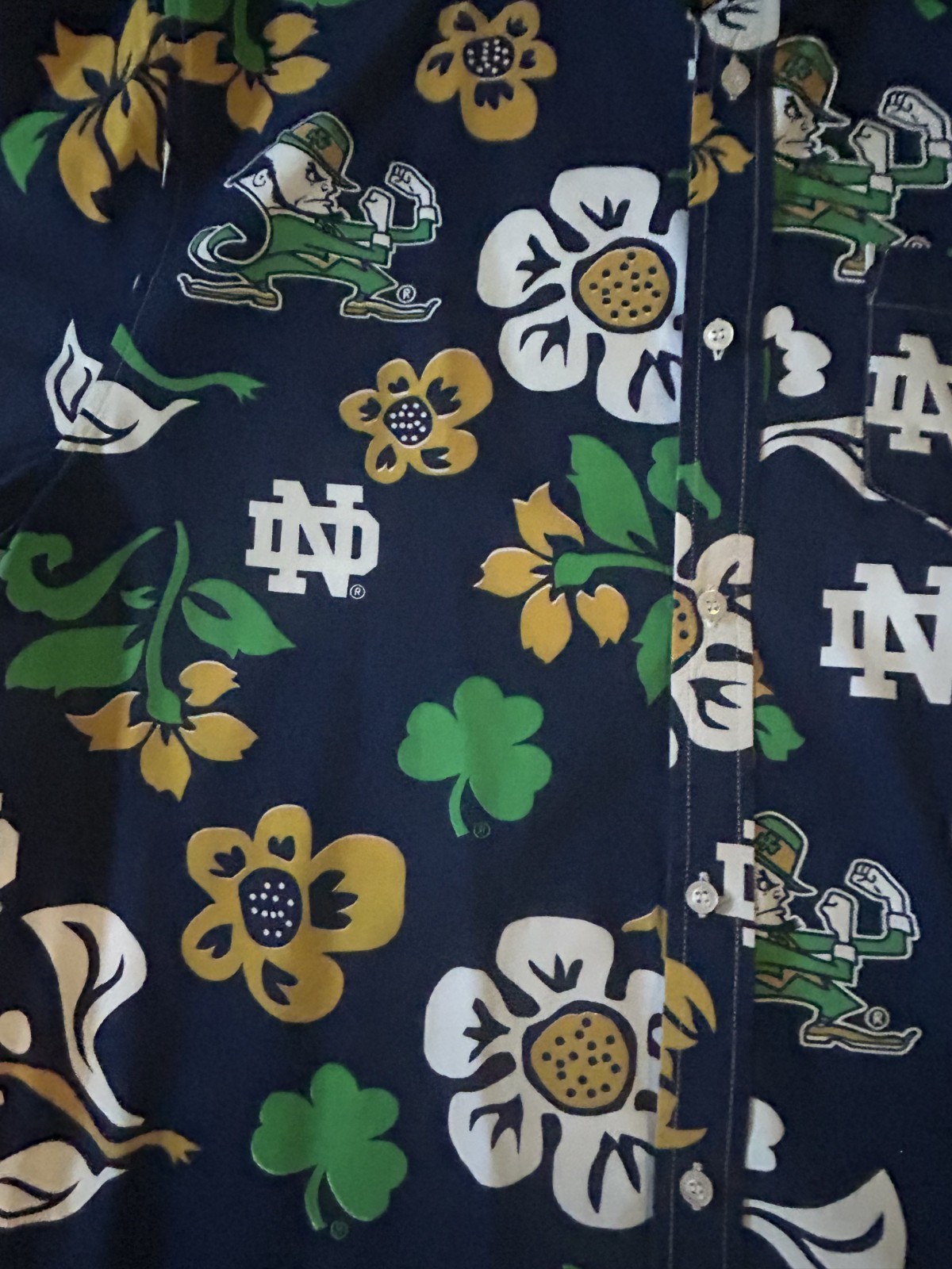 NOTRE DAME FIGHTING IRISH HAWAIIAN SHIRT CLASSIC “NOTRE DAME EMBLEMS” SZ: XXL