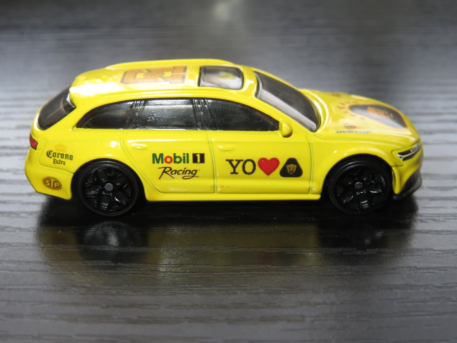 Hot Wheels – Matchbox with U.N.A.M. PUMAS Decals One-Of-A-Kind