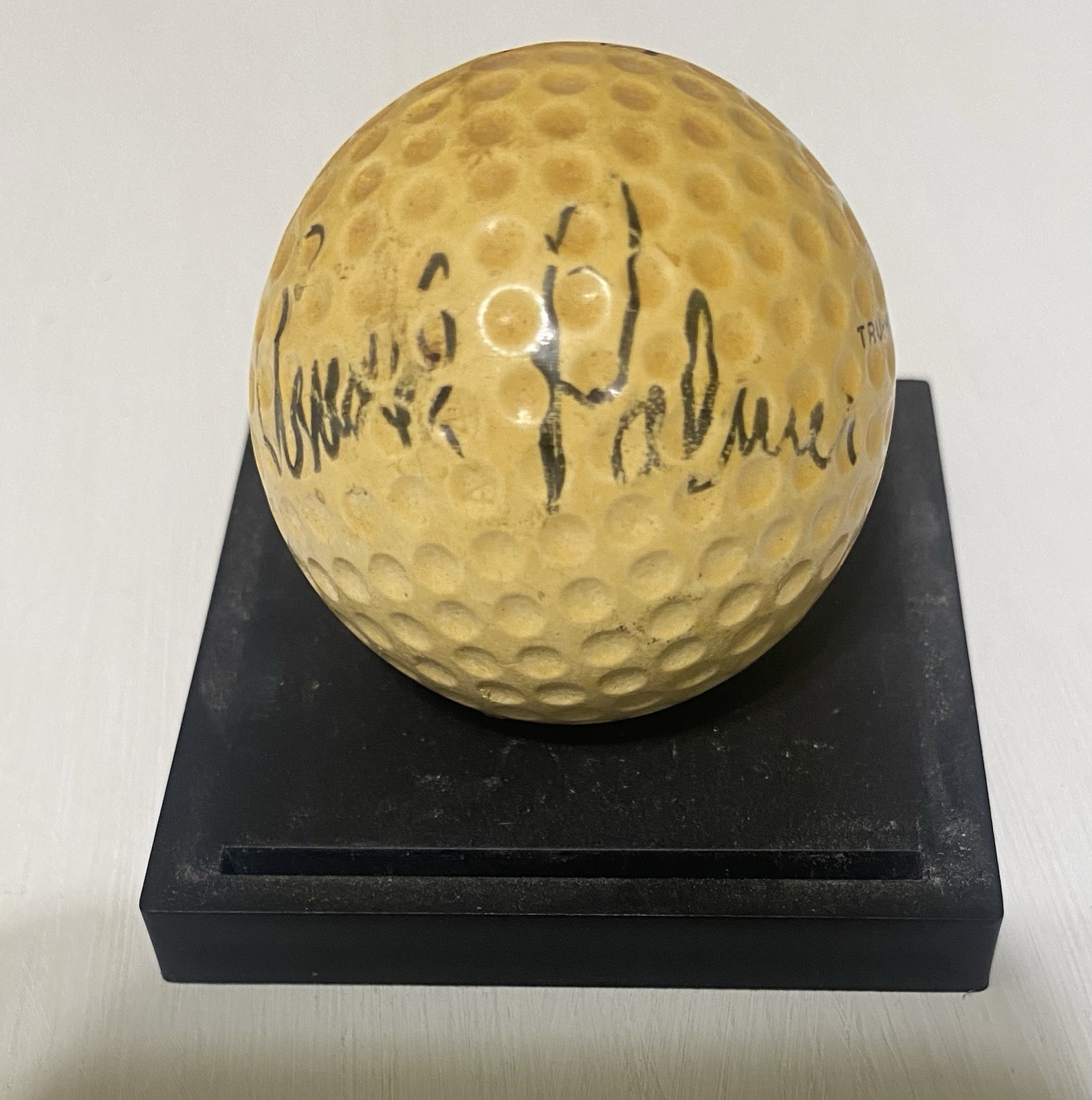 Arnold Palmer Signed 1965 Golf ball JSA