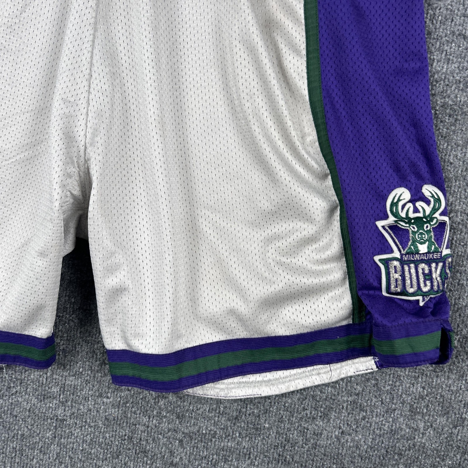 Vintage Milwaukee Bucks Shorts Mens 40 White Purple NBA Basketball Puma 90s