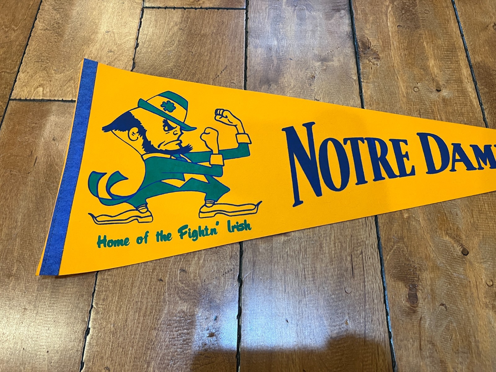 Notre Dame Vintage Fightin’ Irish Felt 30″ Pennant Football Yellow Blue RARE