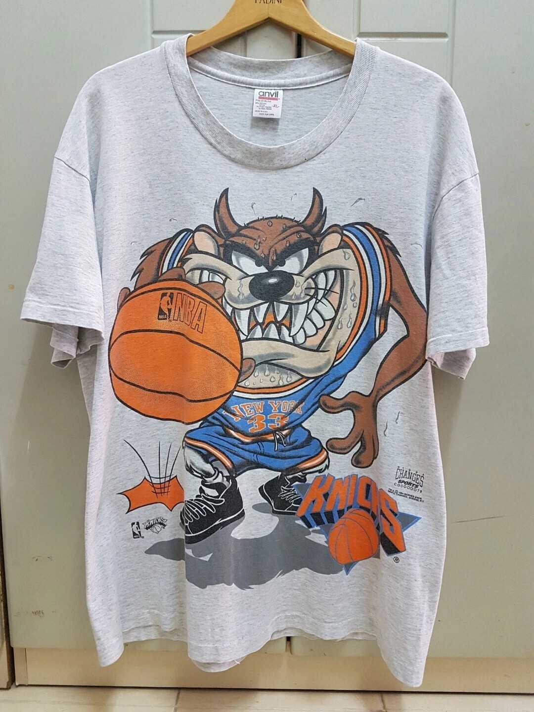 New York Knicks Looney Tunes Taz Funny Graphic Unisex T shirt vtg S-5XL