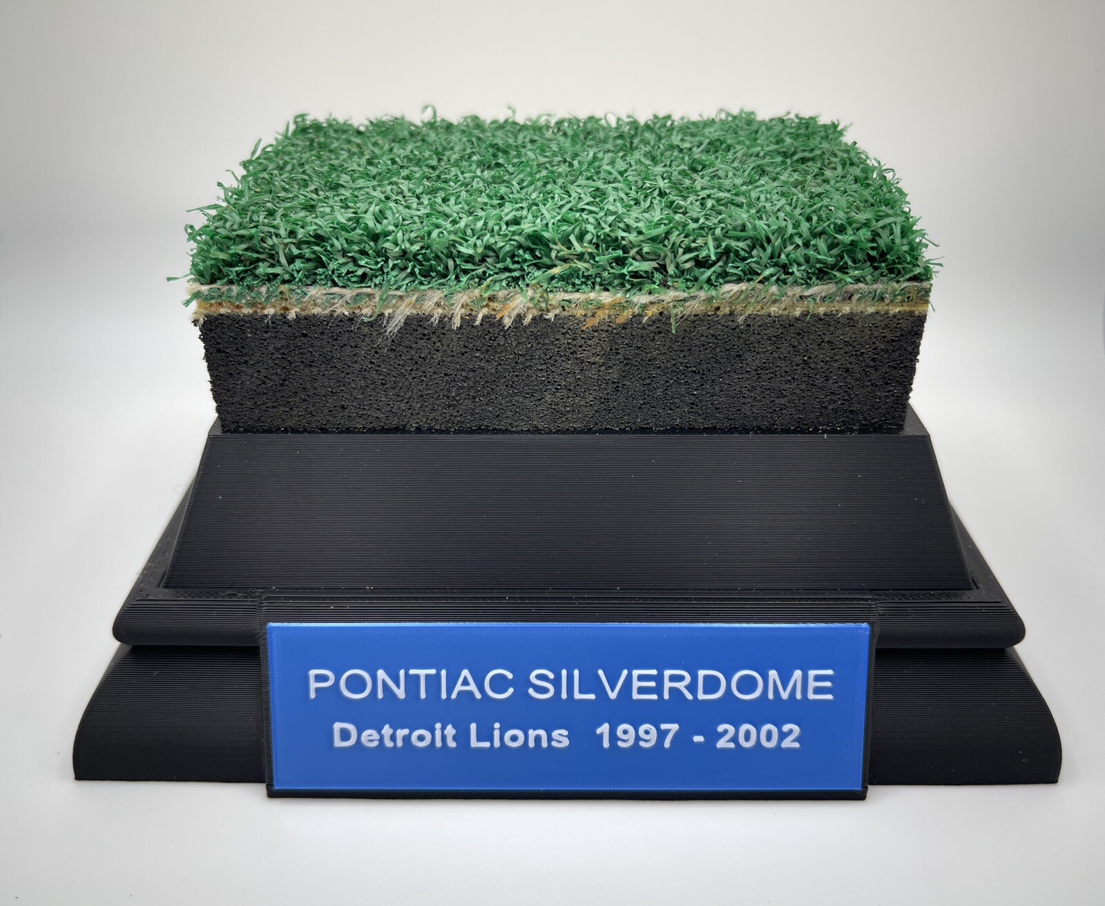 DETROIT LIONS GAME USED PONTIAC SILVERDOME TURF 97 Barry Sanders 2000 Yrd Season