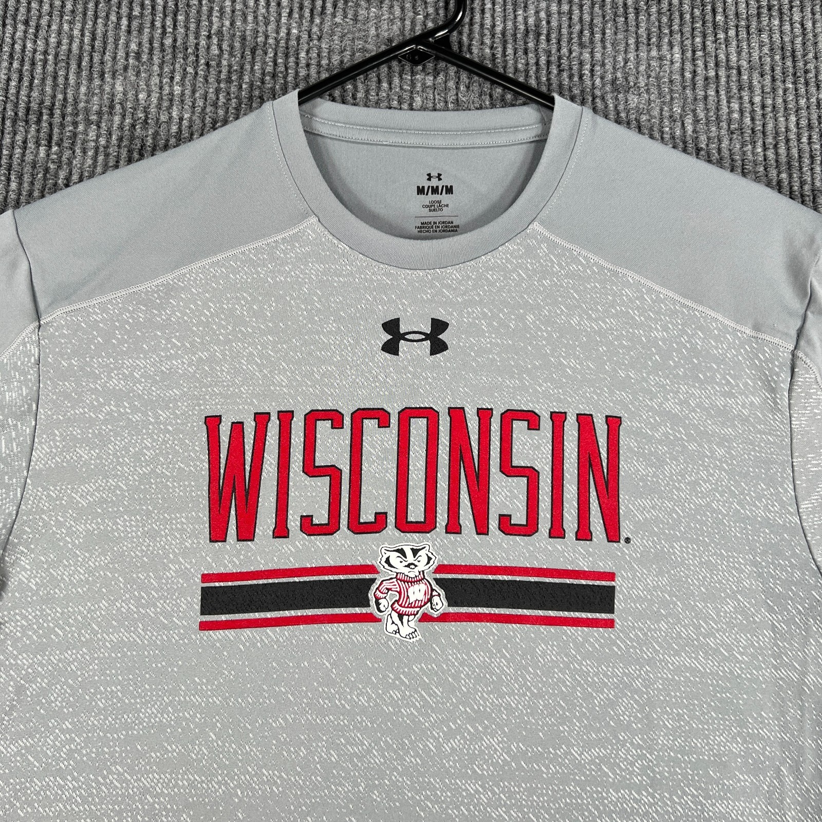 Wisconsin Badgers Shirt Mens Medium Under Armour Short Sleeve Loose Fit Big 10