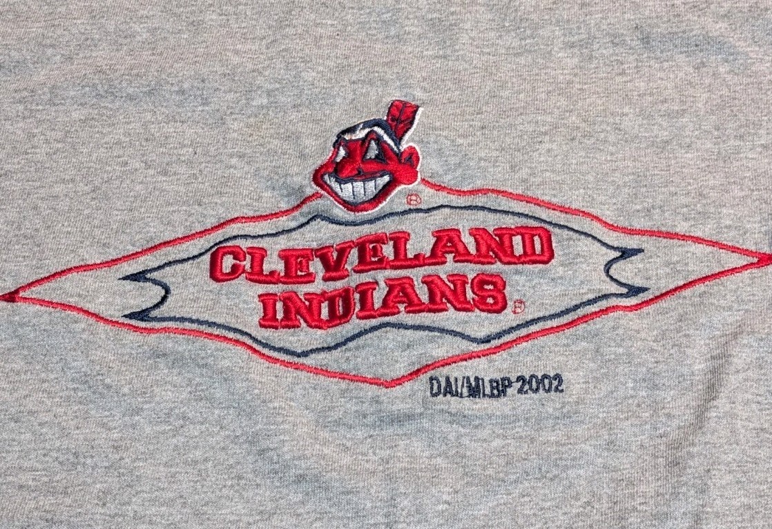 Cleveland Indians Vintage 2002 Embroidered Grey T-Shirt Size Large Chief Wahoo