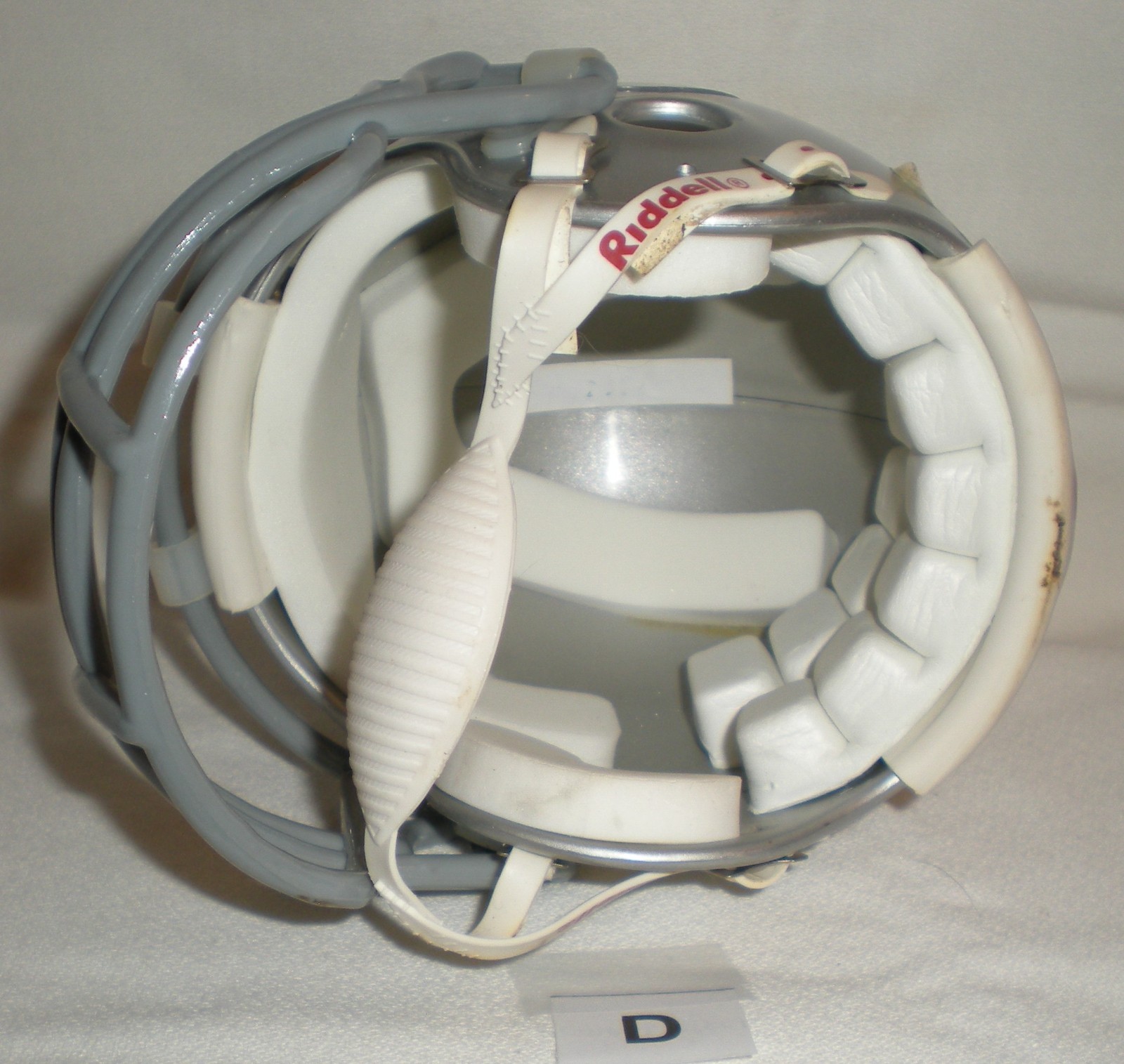 Riddell Oakland / Las Vegas Raiders VSR4 Mini Helmet 3 5/8 (D) – Used – No Box