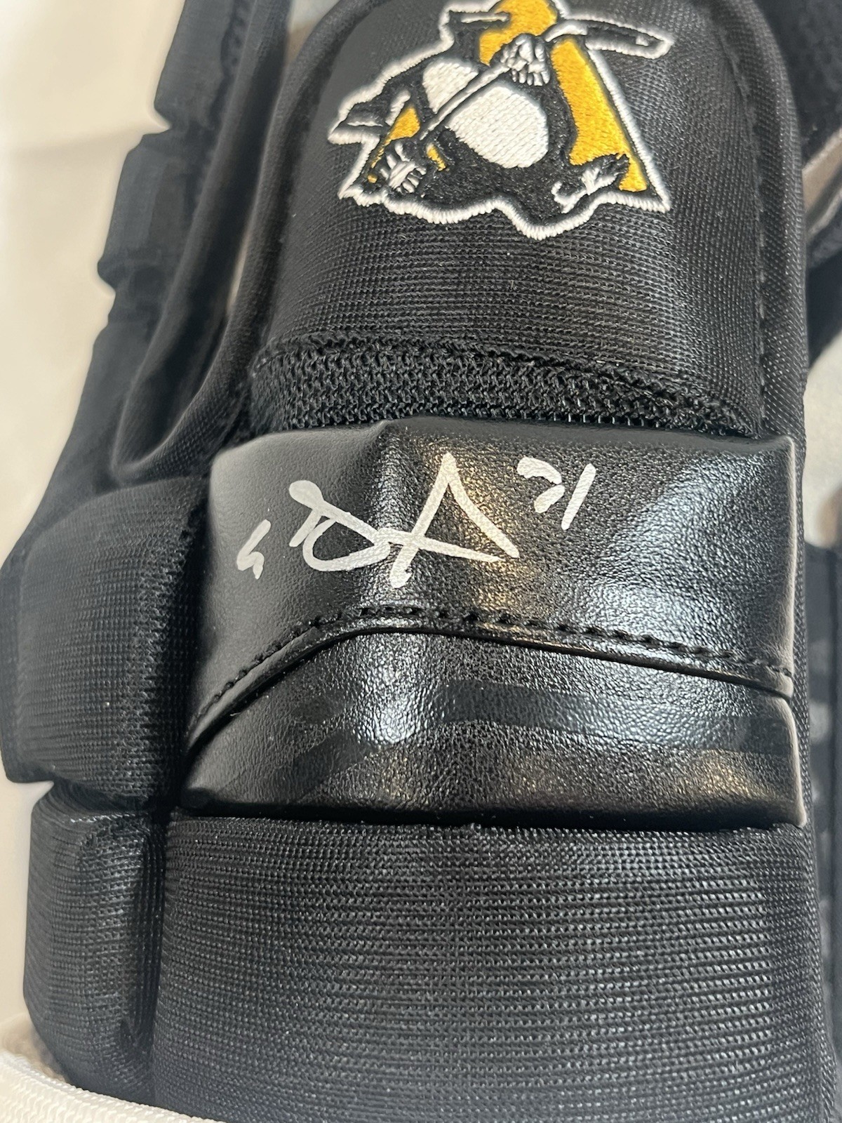 Evgeni Malkin Pittsburgh Penguins Autographed Warrior Model Glove w/ PSA COA