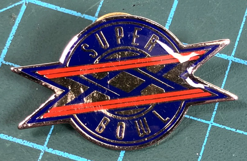 Super Bowl XX Bears VS Patriots Lapel Pin NFL Football Louisiana Superdome 1986