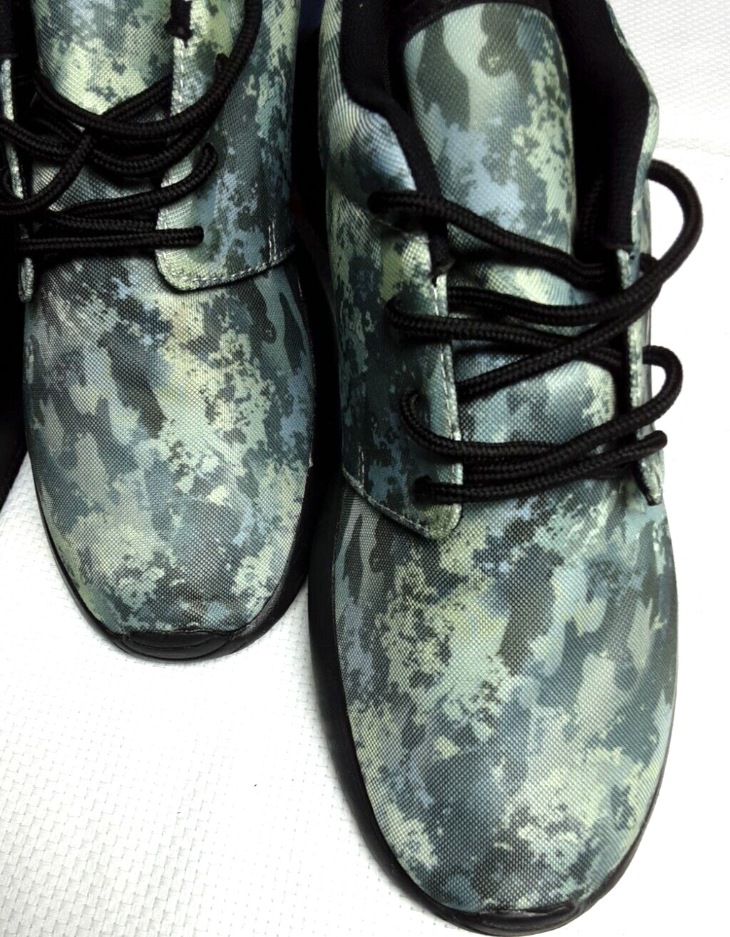 Three-in New England Patriots Camo Football Shoes men’s size 10.5