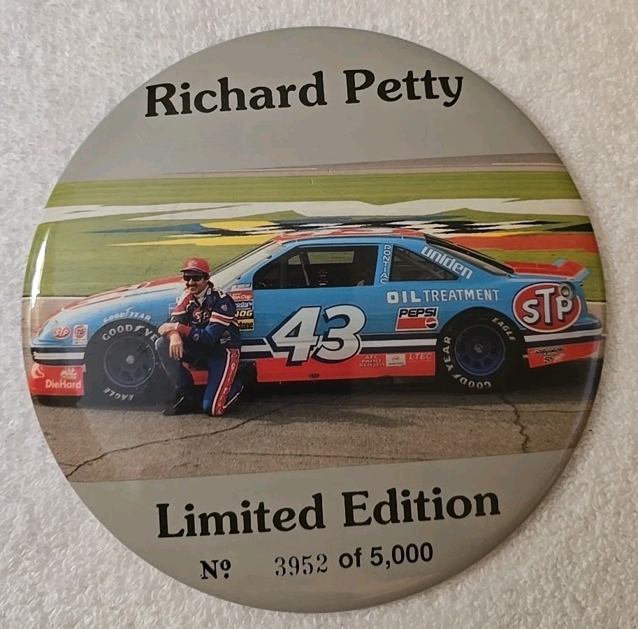 Vintage Richard Petty #43 Limited Edition Large Button 3952/5000 NASCAR BAG1 BX1