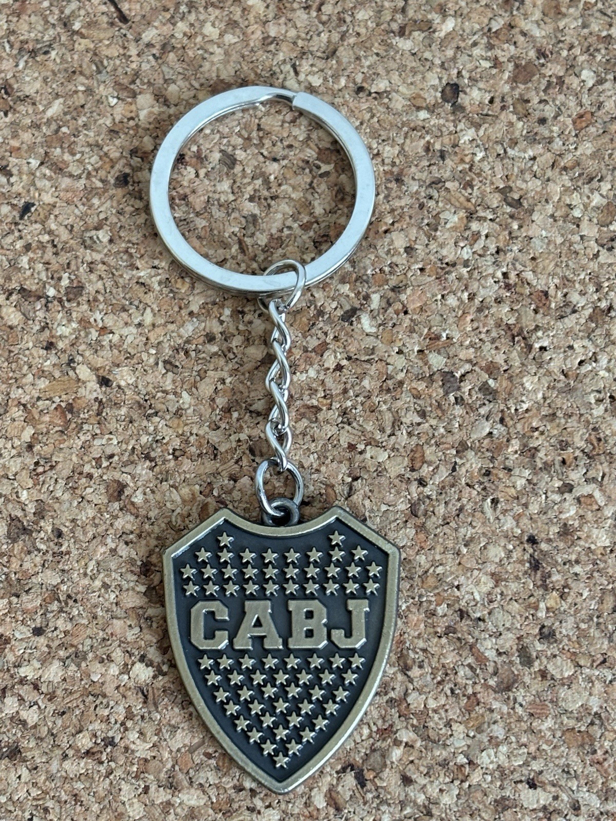 QUALITY ZINC ALLOY BOCA JUNIORS KEYCHAIN /RING . PRICE INCLUDES UK DELIVERY.