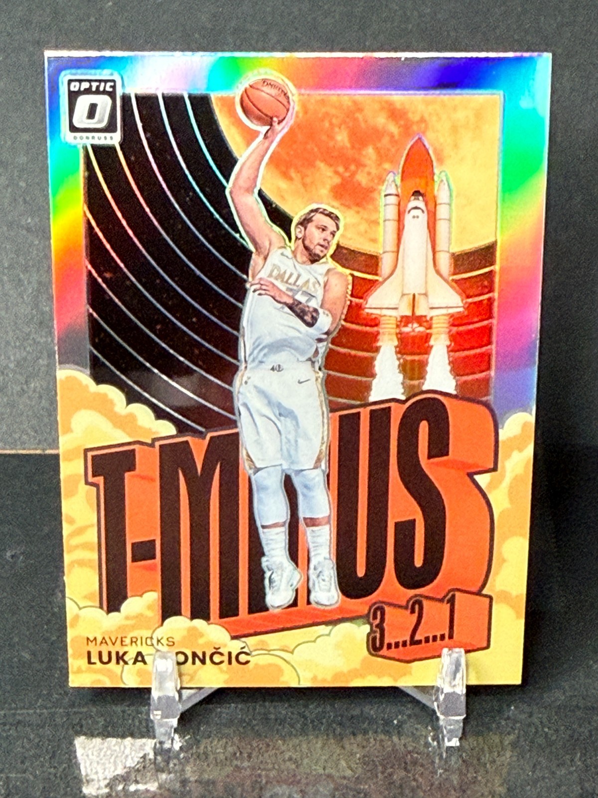 LUKA DONCIC 2021-22 Donruss Optic #7 T-Minus 3…2…1 Holo Prizm Mavericks LAL