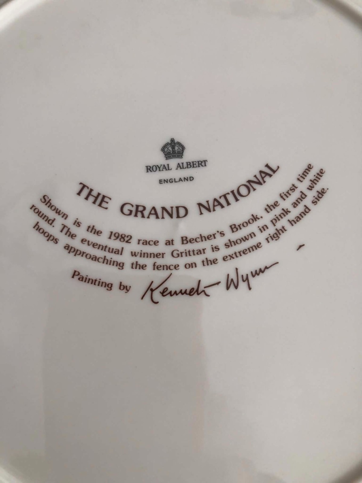 Royal Albert Bone China Commemorative Horseracing Plate The Grand National 1982