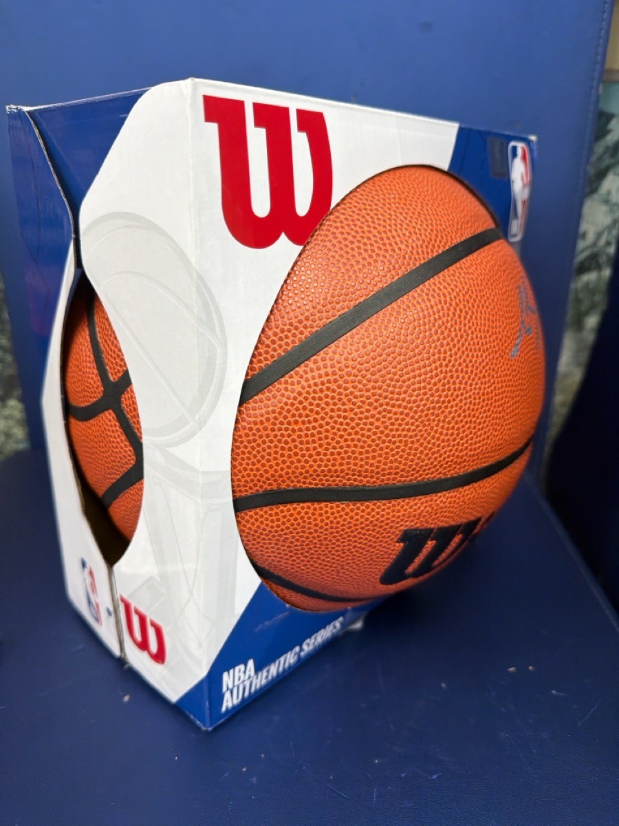 NBA AUSTIN REAVES AUTOGRAPHED BASKETBALL W/ TRISTAR AUTHENTHIC COA (1019058-1)
