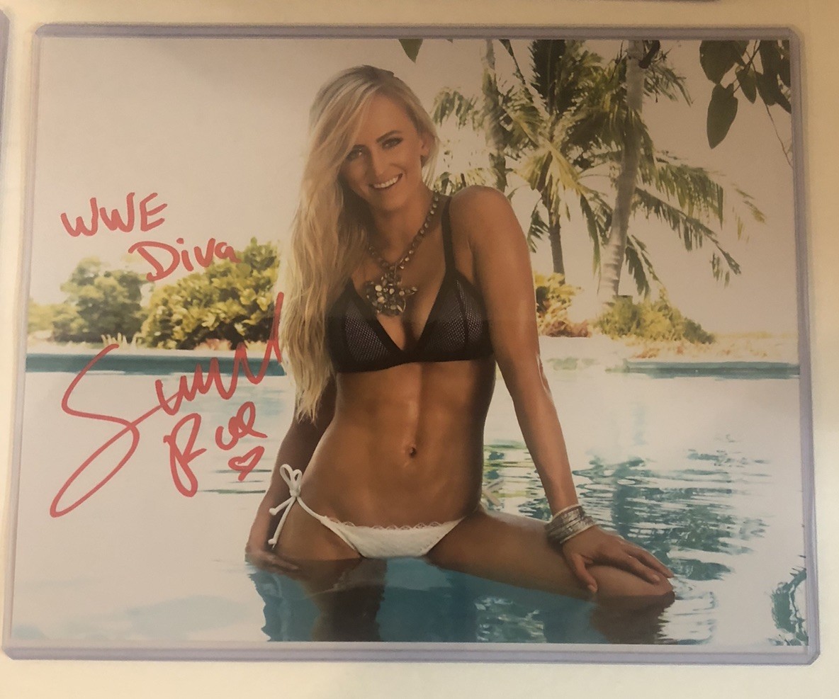 Lot Of 4 WWE Divas Signed 8×10 Photos