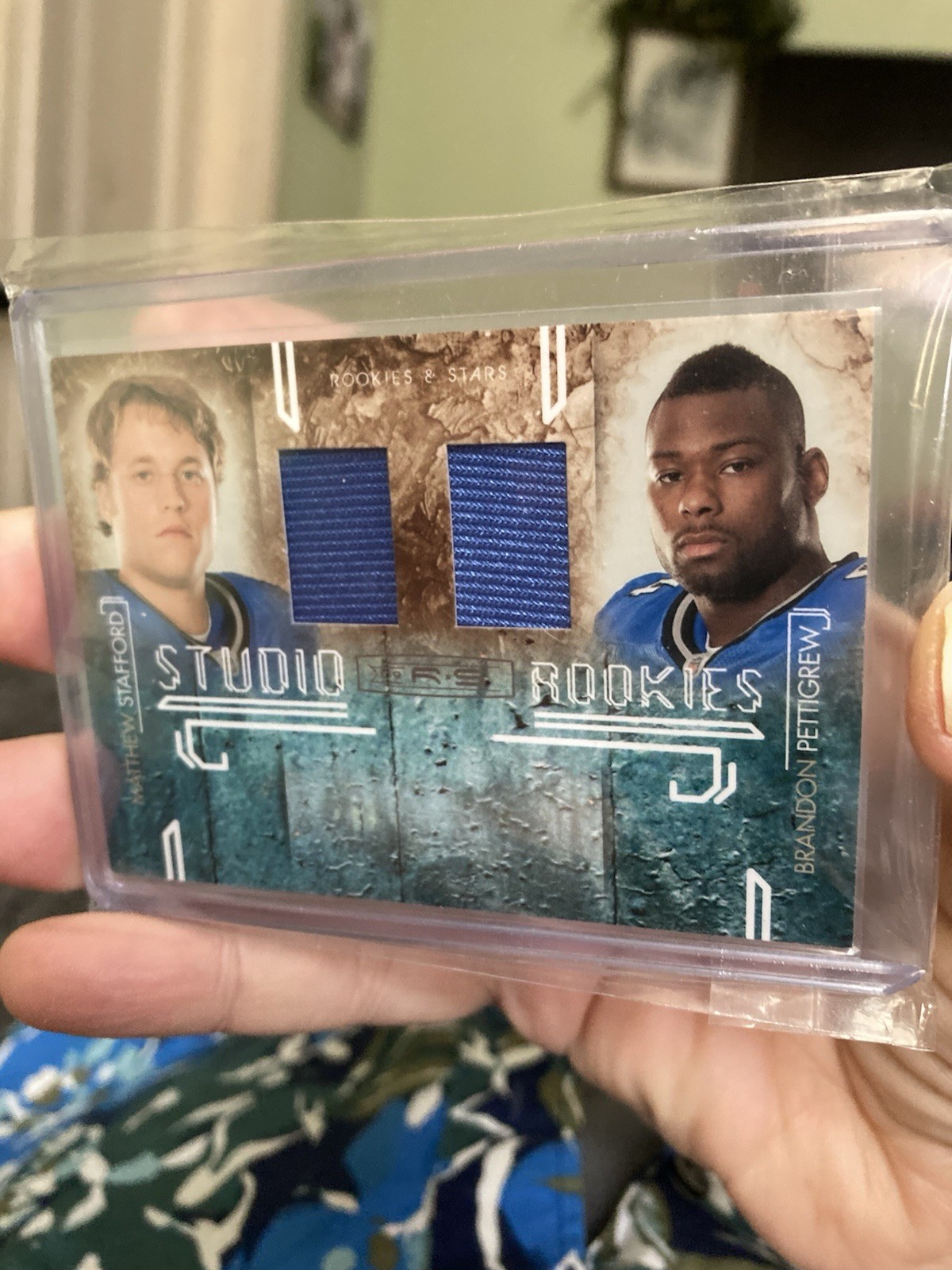 2009 Studio Rookies Combos Matthew Stafford, Brandon Pettigrew #4 /299 (MEM, RC)