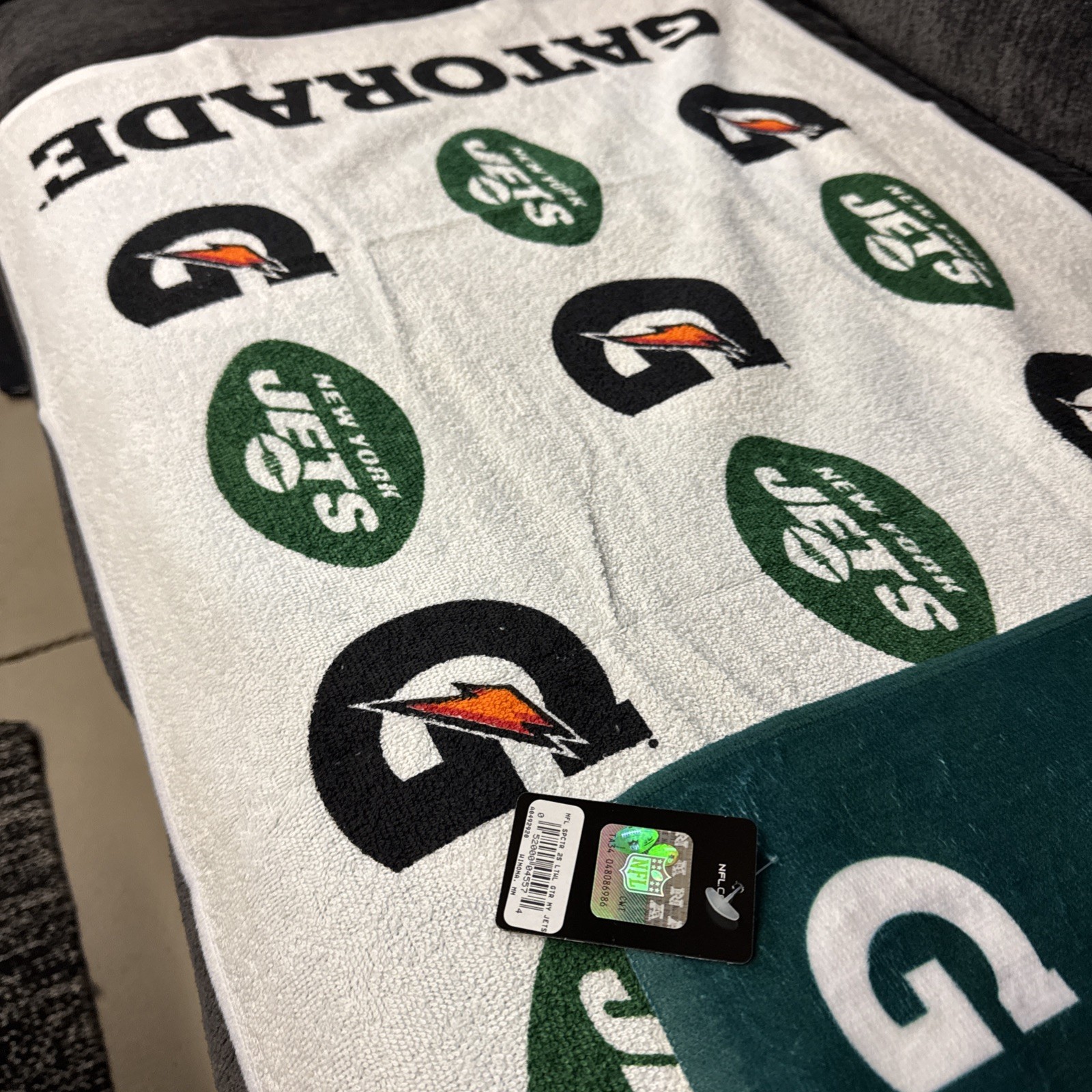 Gatorade New York Jets NFL Pro Team Bi-Color Towel 22″ x 42″ NFL Genuine Product