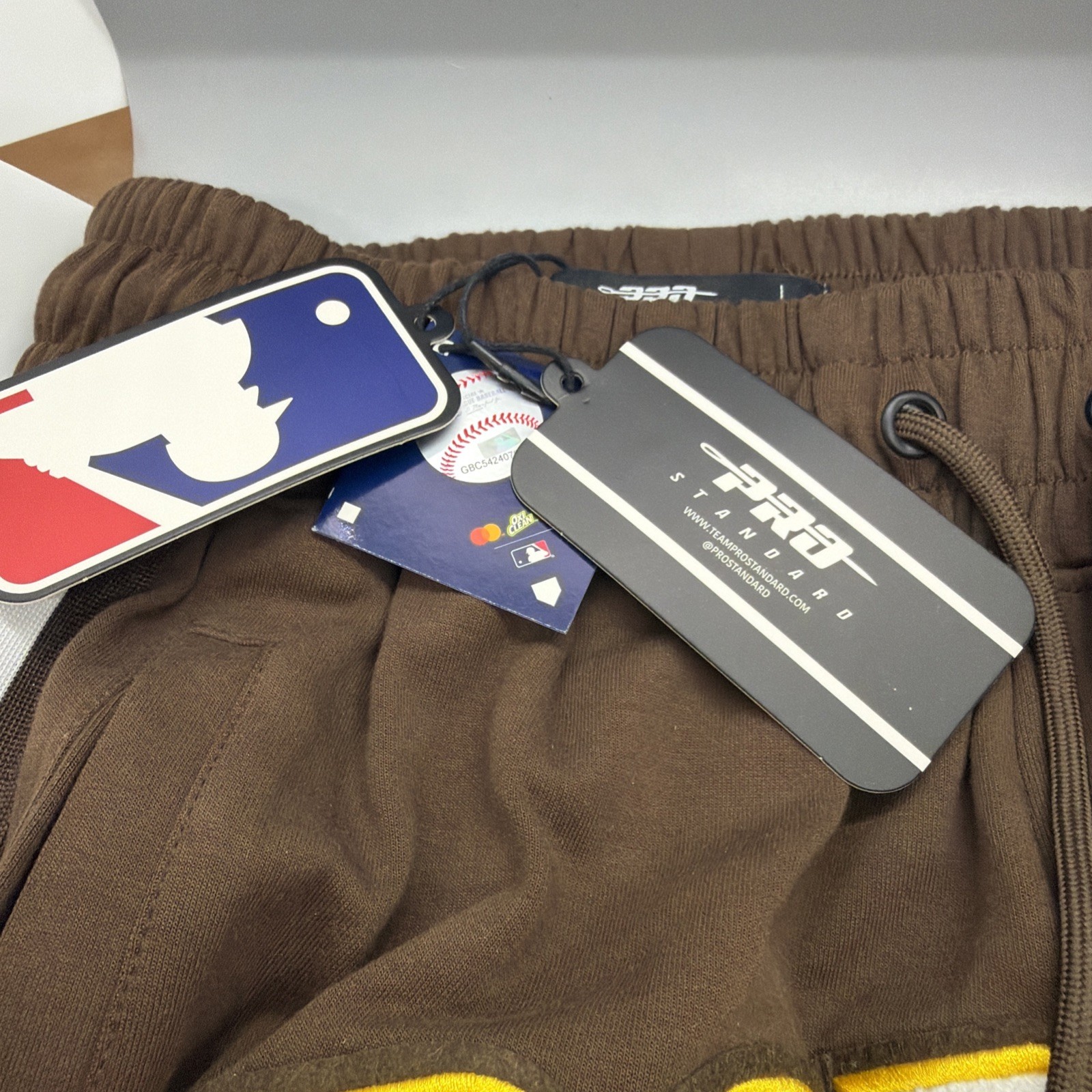 Men’s San Diego Padres Pro Standard Brown Mexio Blended Hoops Shorts medium NEW