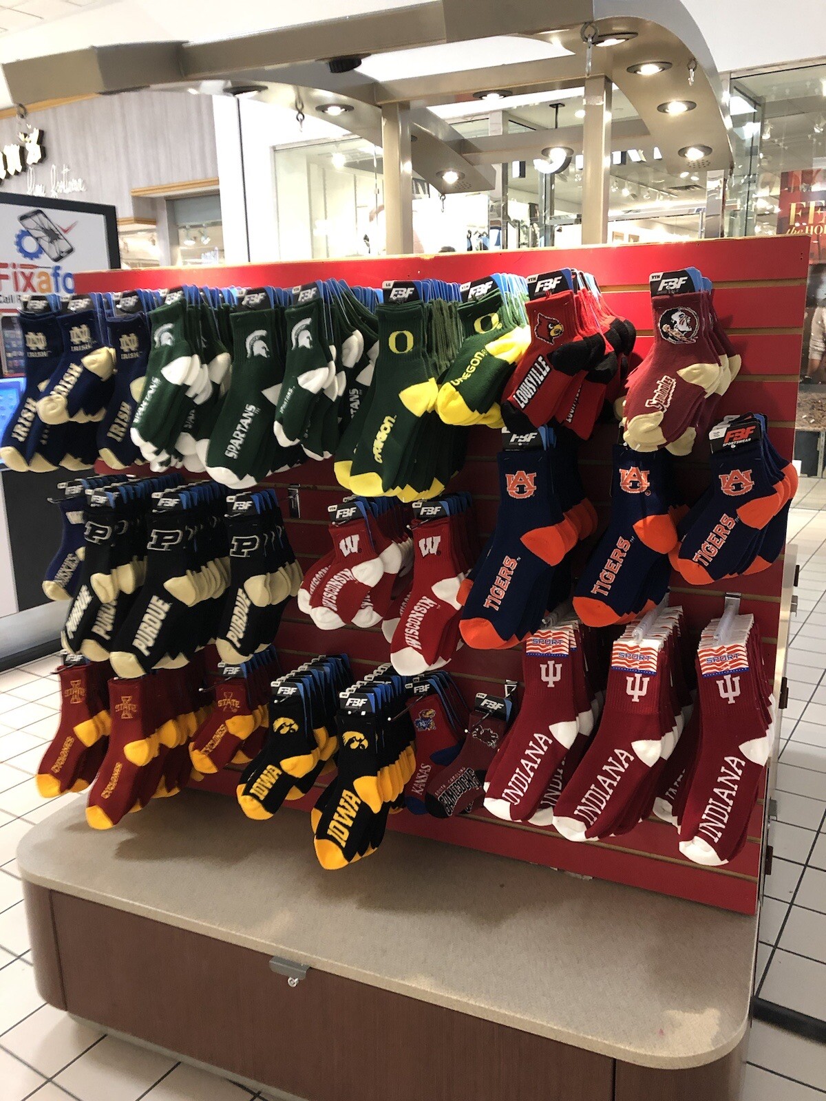 Wholesale Lot of 1,573 pairs of Licenced half ankle Team Socks NFL NBA College
