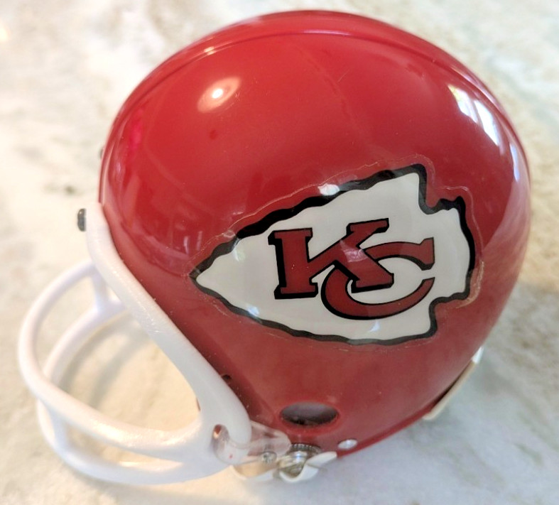 Kansas City Chiefs Customized Riddell Mini Helmet with 1970’s Dungard Facemask