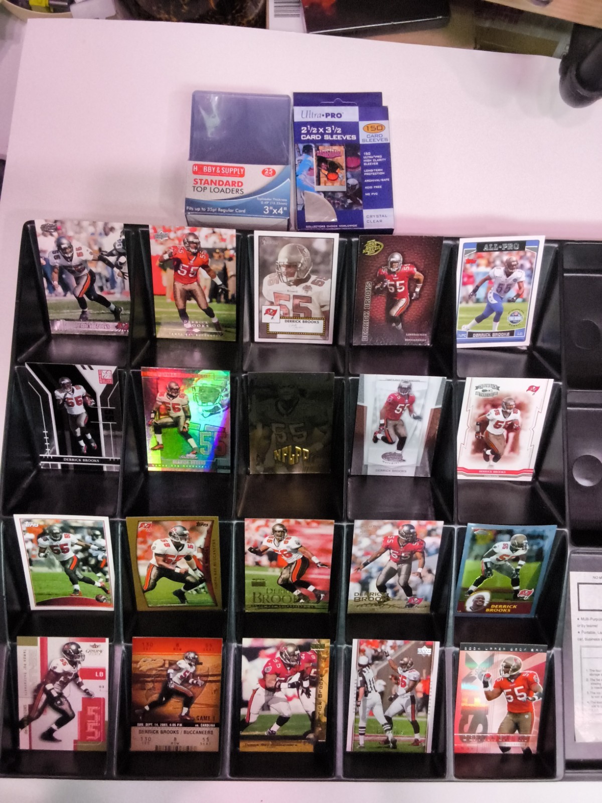 Derrick Brooks HOF 101-Card Lot + ’95 Classic Rookie & Supplies Bundle02