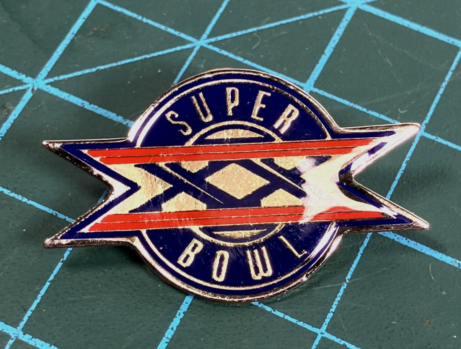 Super Bowl XX Bears VS Patriots Lapel Pin NFL Football Louisiana Superdome 1986