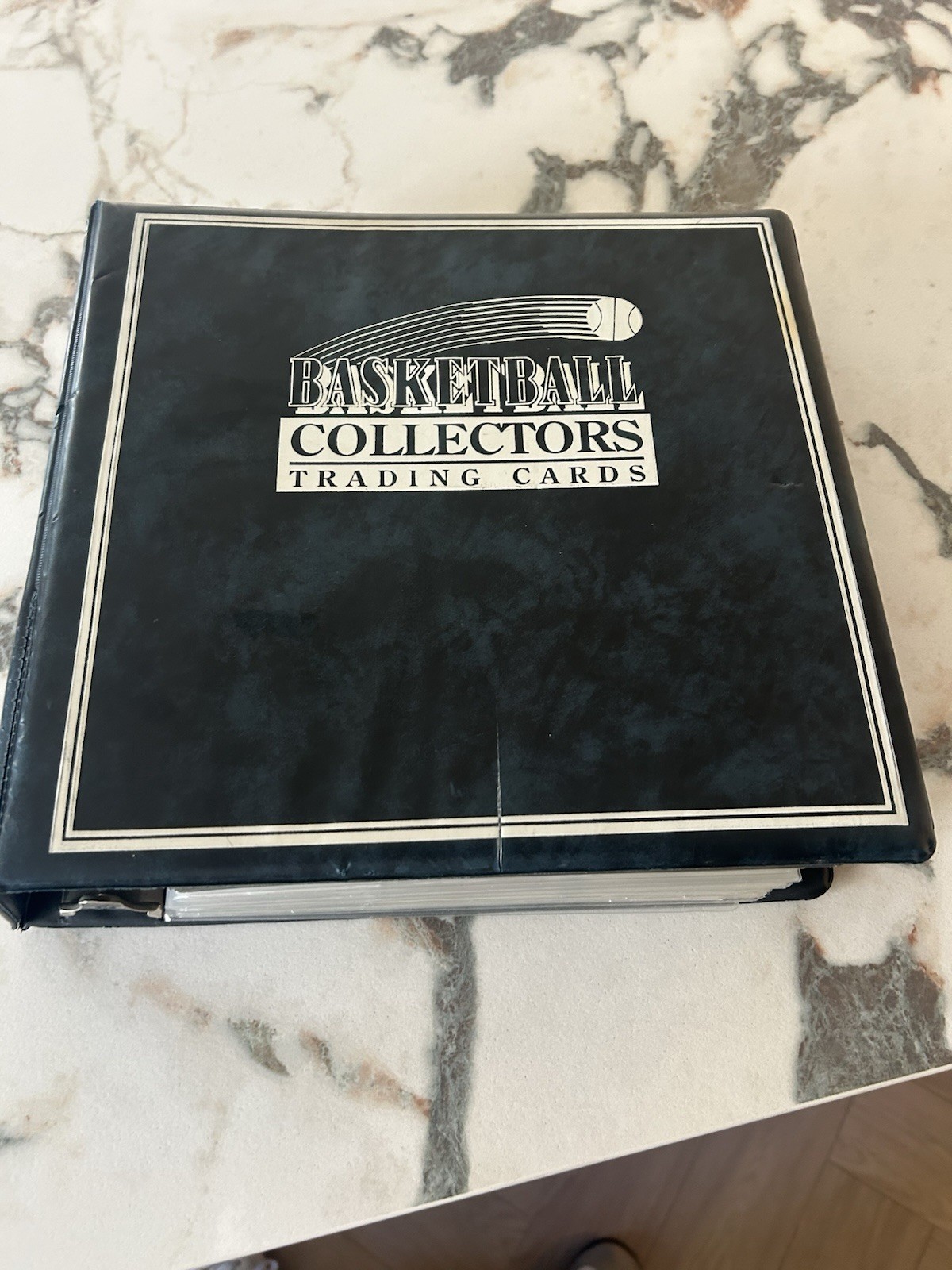 Basketball 3-Ring Binder around 500 vintage cards