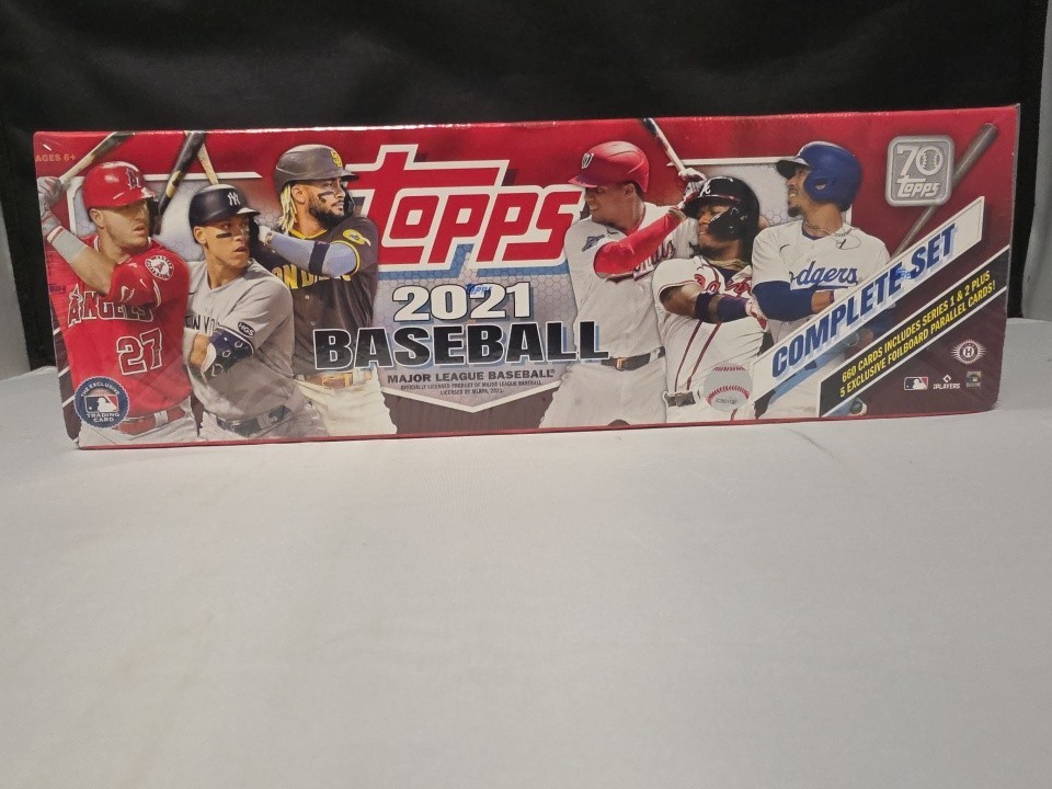 Topps 2021 Baseball Complete Factory Sealed Box (660 Cards / 5 Foilboard Cards)