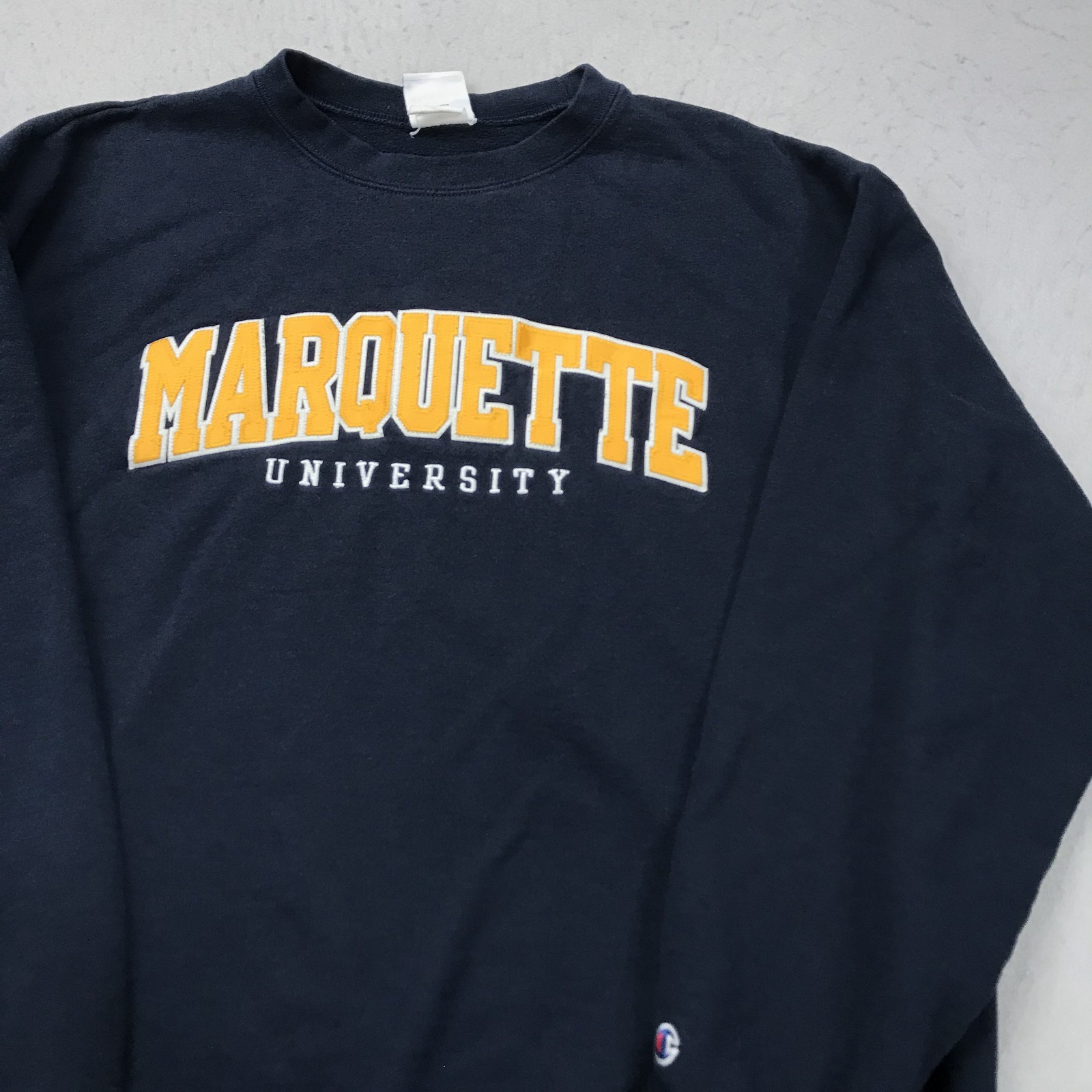 Marquette Golden Eagles Sweatshirt Mens Large Champion Embroidered Crewneck NCAA