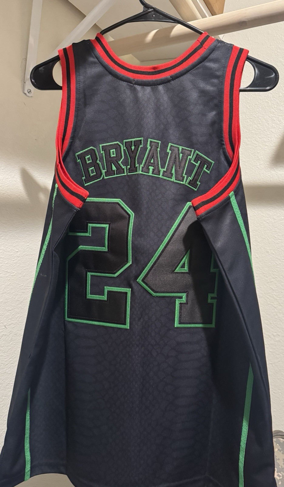 HEADGEAR CLASSICS THE GRINCH MAMBA KOBE BRYANT #24 BASKETBALL JERSEY DARK…