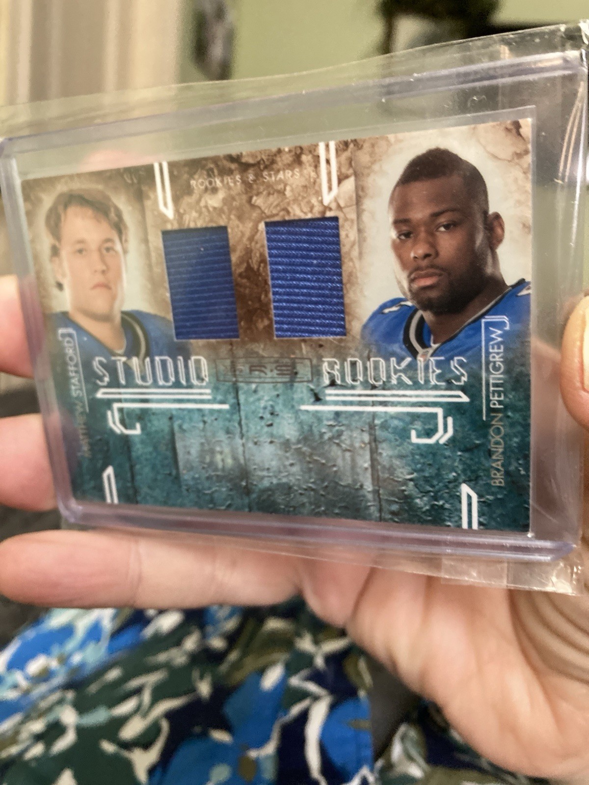 2009 Studio Rookies Combos Matthew Stafford, Brandon Pettigrew #4 /299 (MEM, RC)