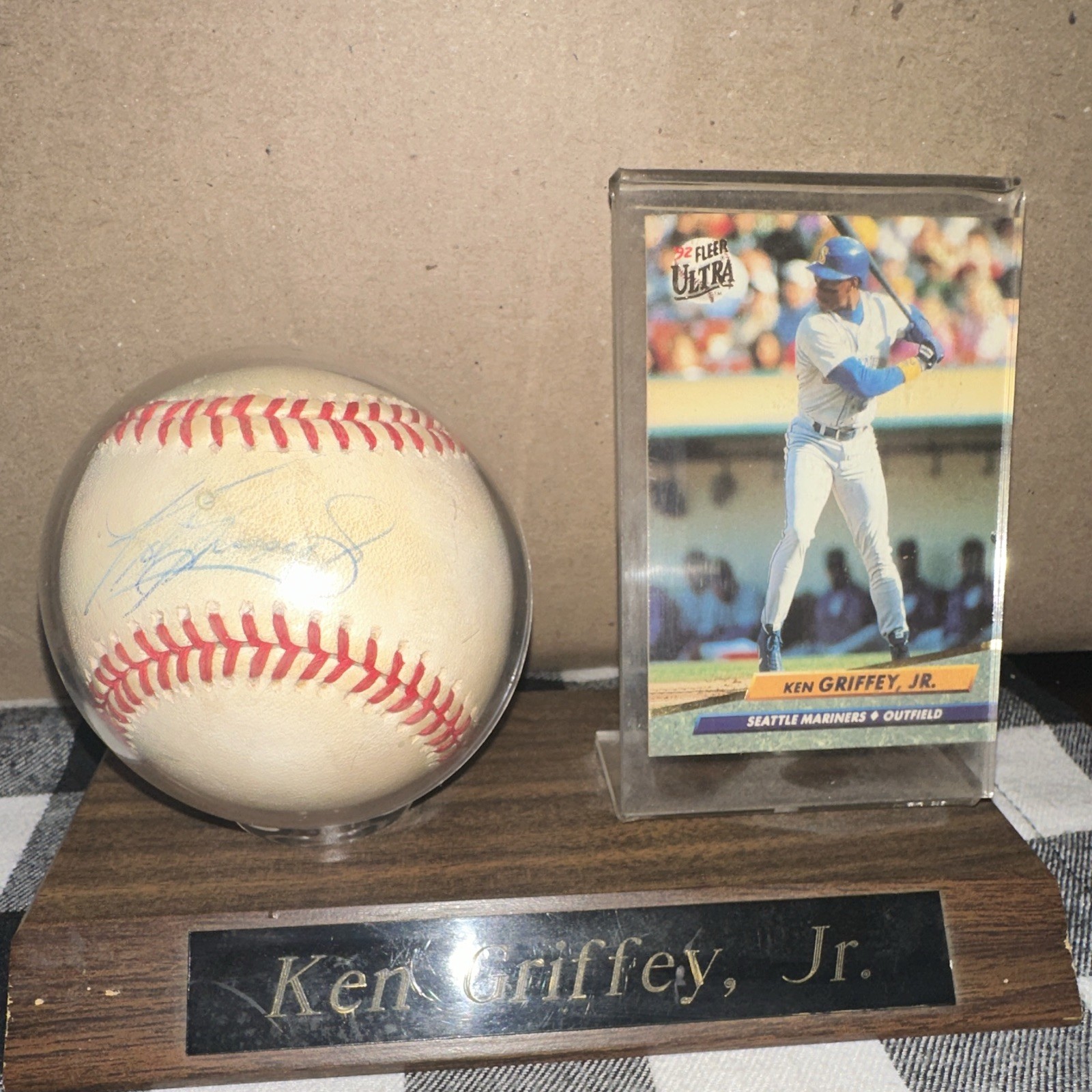 Ken Griffey Jr. Signed Baseball Display w/ Card MLB auto has damage see photos