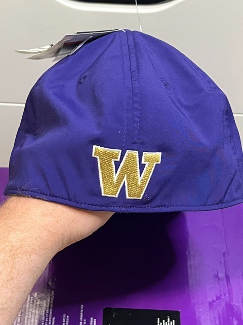 Washington Huskies Adidas Purple Poly Stretch Flex Cap Hat Sz L/XL Brand New NWT