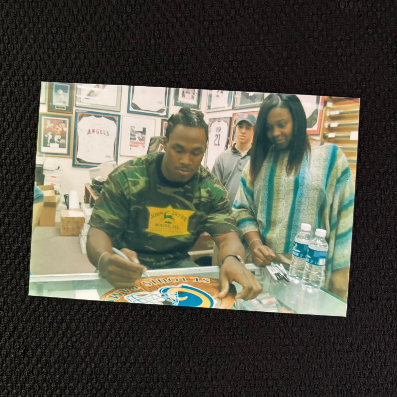 ST. LOUIS RAMS / STEVEN JACKSON Signed NFL Football Sign / 19 7/8 x 12 7/8″