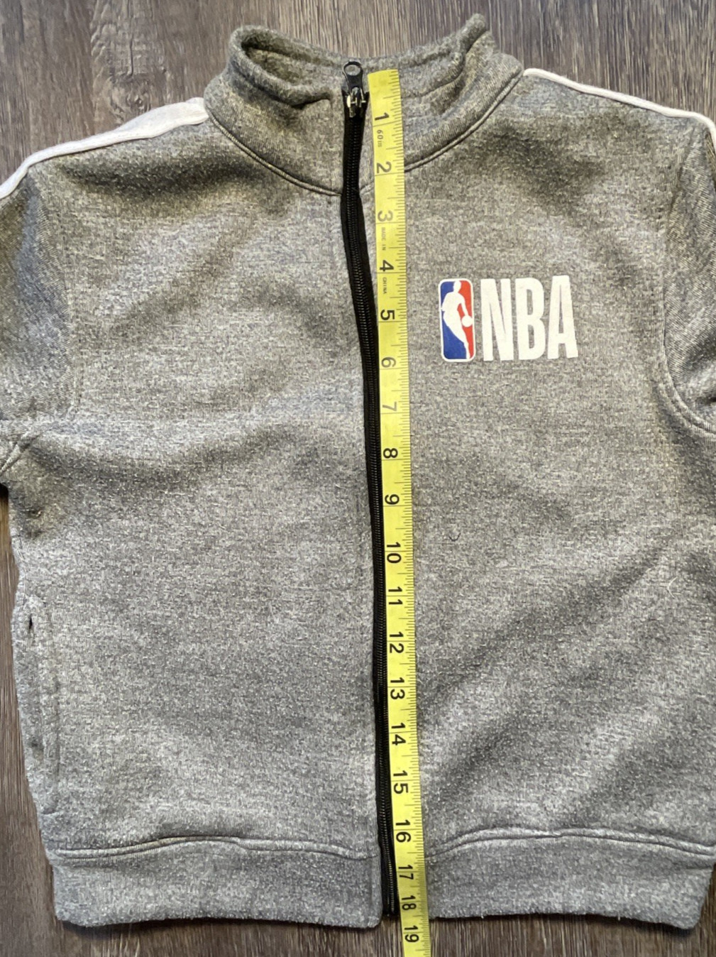 NBA National Basketball Association Youth Size 8 Gray Mock Collar Sweatshirt