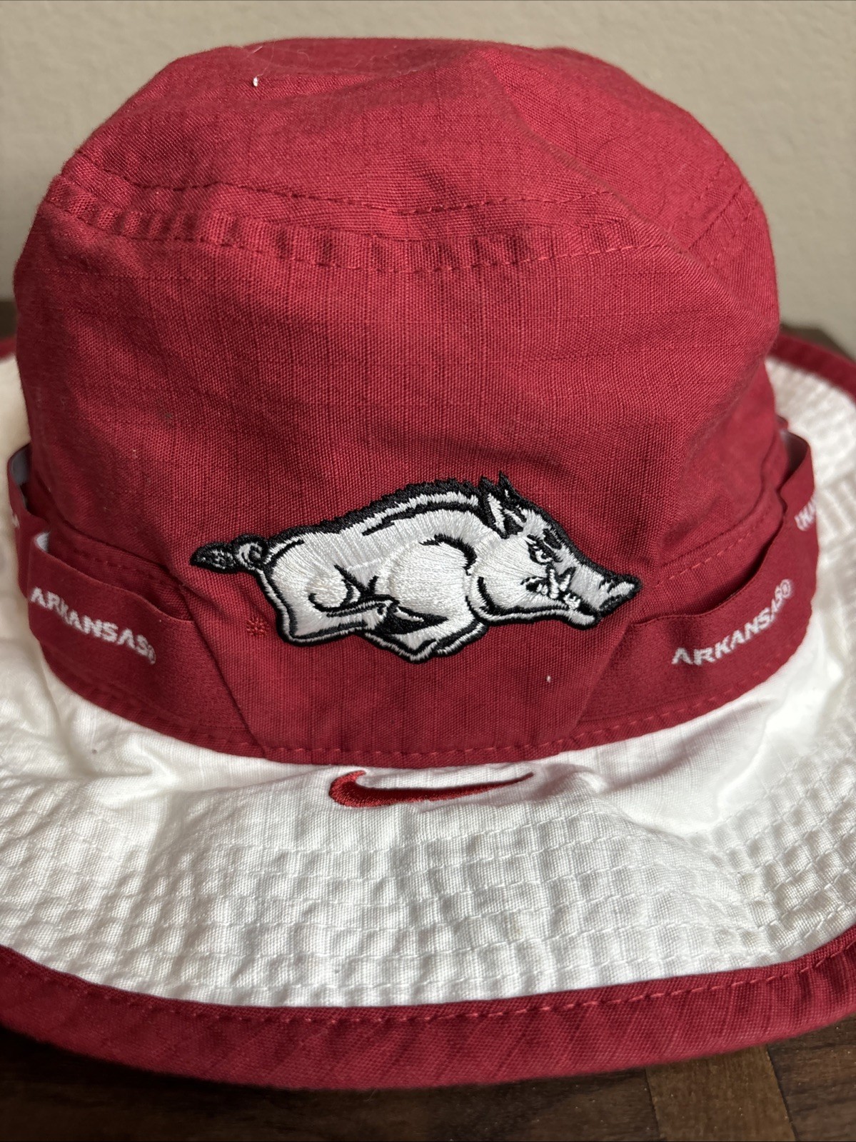 Nike Unisex Adult Dri-Fit Arkansas Razorbacks Apex Bucket Hat Red/White Size M