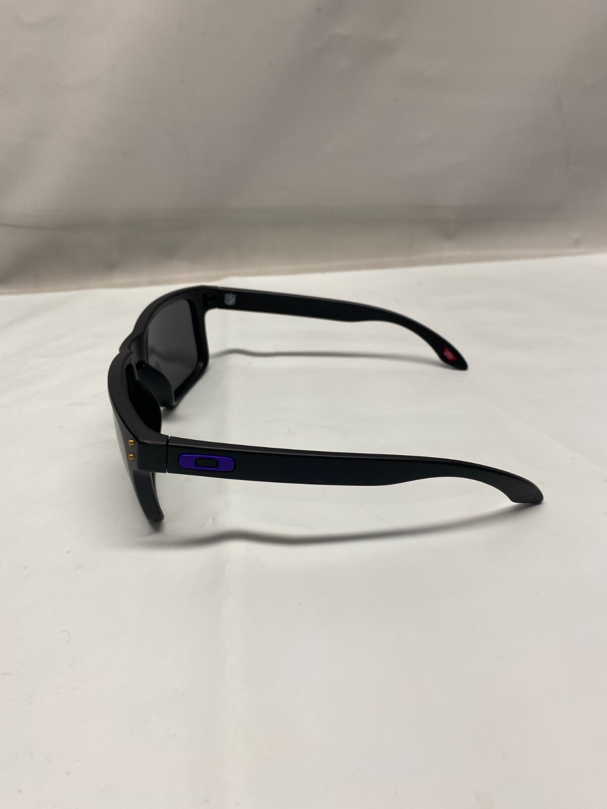 Oakley Holbrook Men’s Sunglasses, NFL Collection Baltimore Ravens, Matte Black
