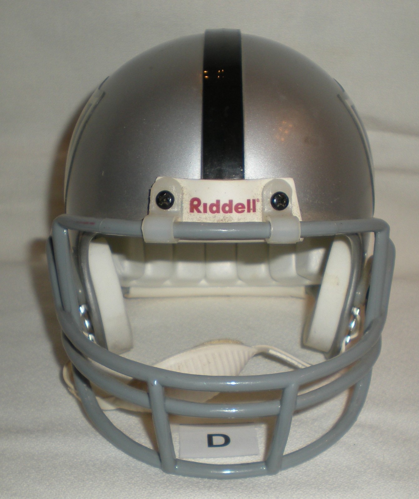 Riddell Oakland / Las Vegas Raiders VSR4 Mini Helmet 3 5/8 (D) – Used – No Box