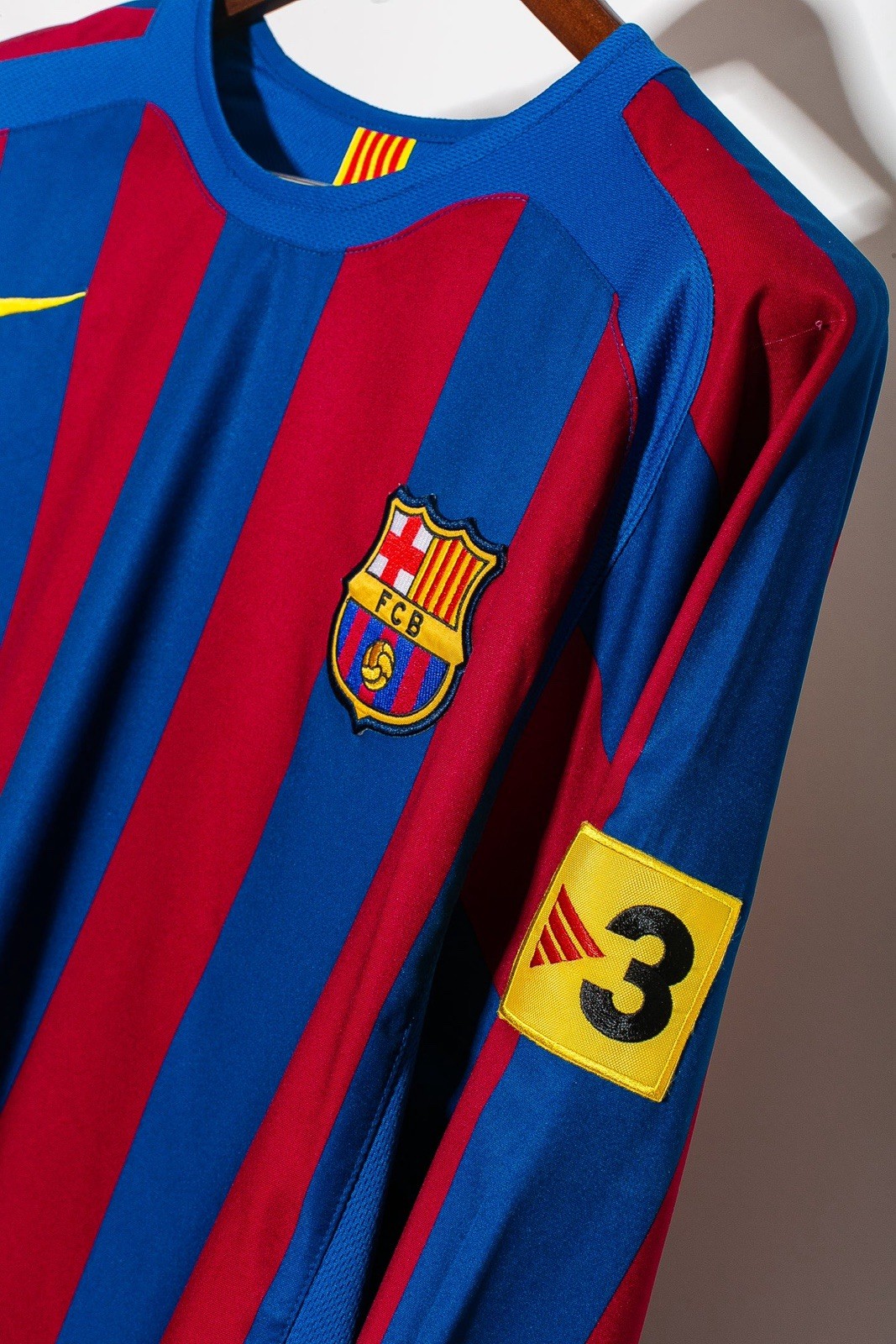 Ronaldinho FC Barcelona Jersey 2005/2006 Home Long Sleeve Retro Soccer Jersey XL