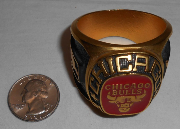 Vintage Chicago Bulls Jumbo Size 90’s Championship Ring Paperweight 4.2oz JORDAN