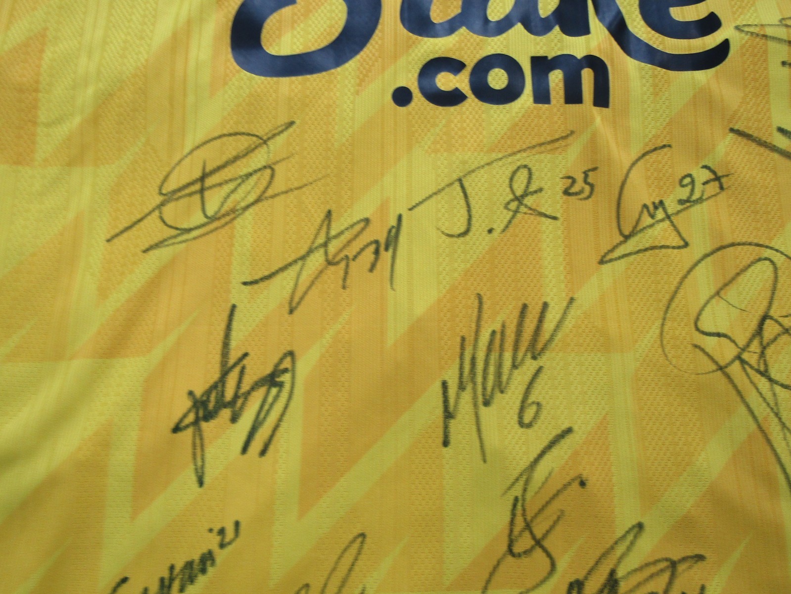 Watford Shirt Hand Signed by 2025/2026 Squad – 18 Autographs – Louza Still Mendy