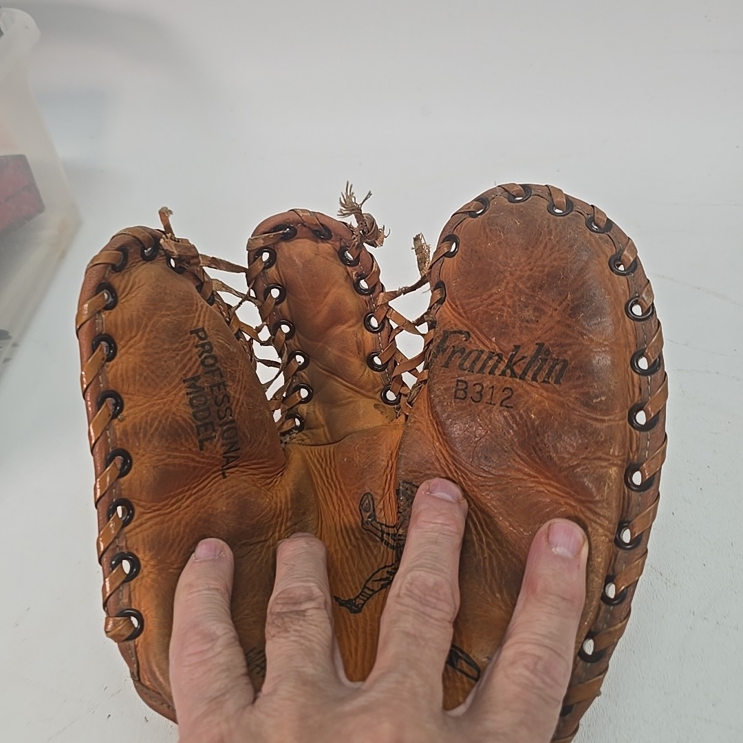 1950’s Franklin B312 Whip Action Hinge Professional Model Baseball Glove Mitt