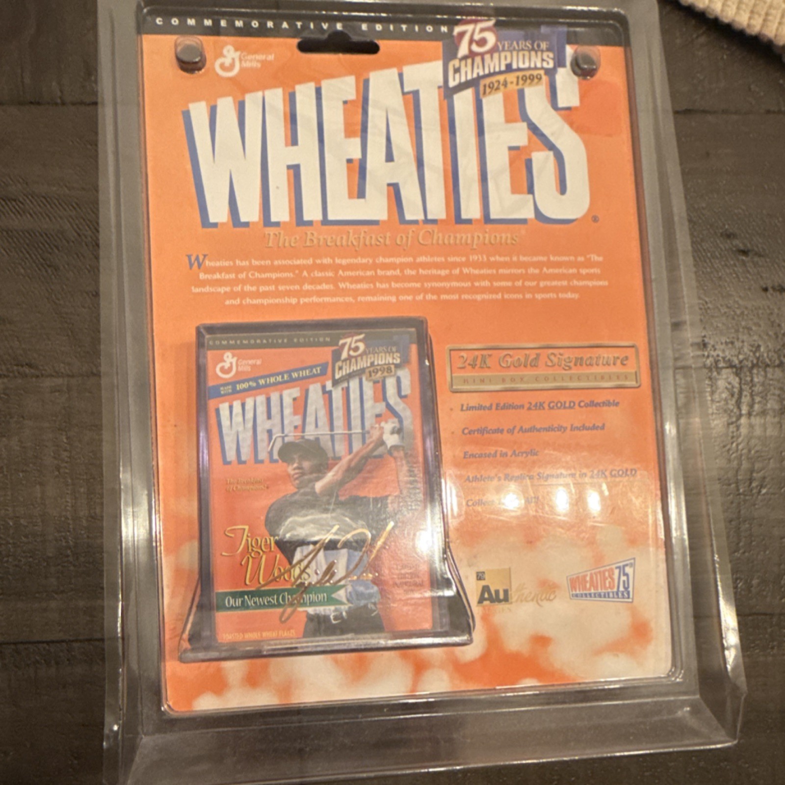 General Mills Wheaties 75 Years Tiger Woods 24K Gold Signature Sports Card