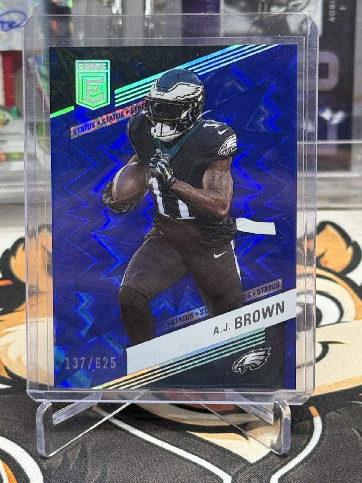 2023 Panini Donruss Elite – A.J. Brown #1 Status Explosion /625