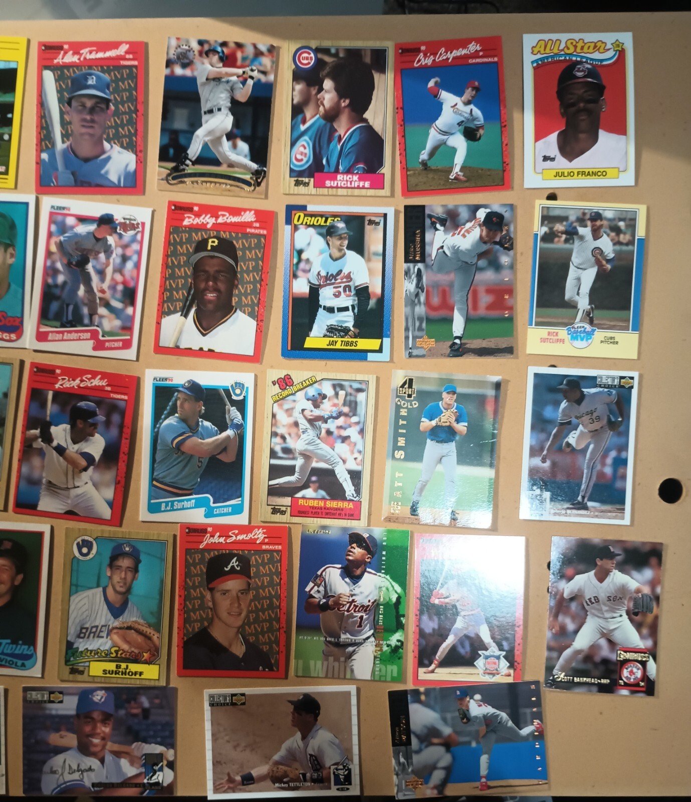 LOT OF 40 BASEBALL CARDS