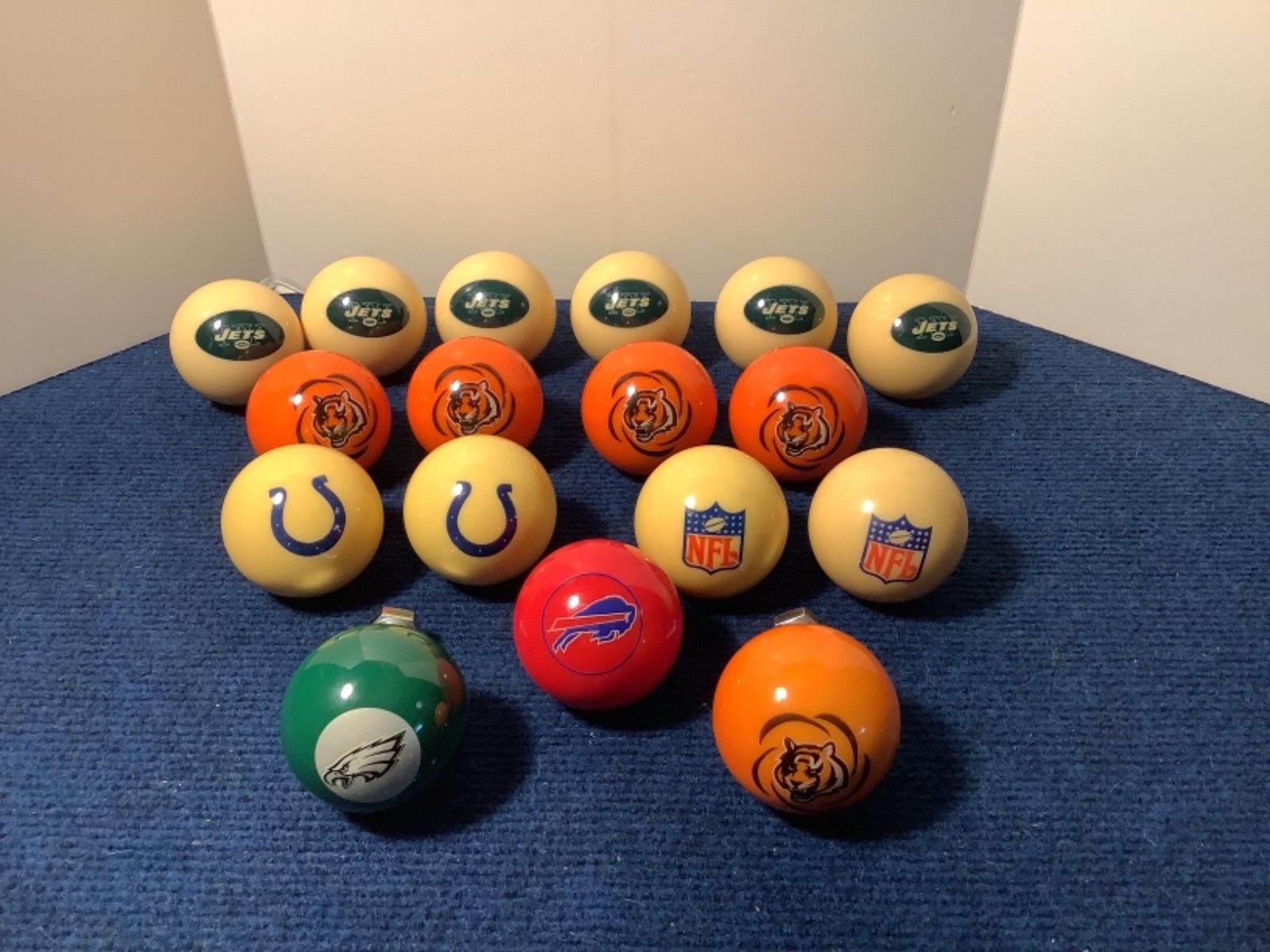 NFL Pool Balls Various Teams 17 Balls Total 2 Threaded for Display